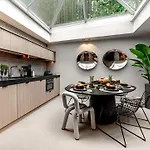 Luxury Residence In Old Marais, 3 Bedroom Patio, Sauna, Fitness Room, Ac