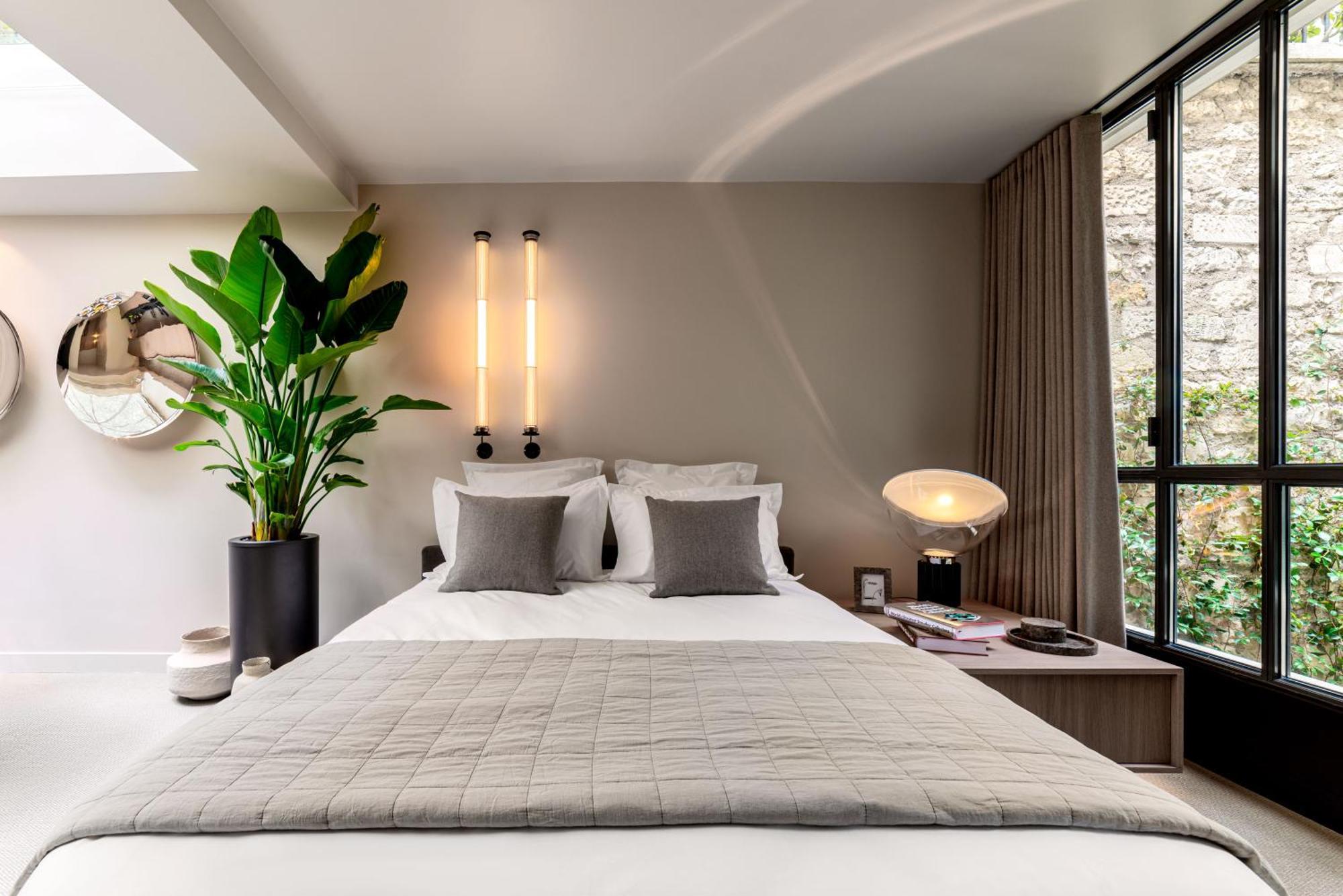 Luxury In Old Marais, 3 Bedroom Patio, Sauna, Fitness Room, Ac Apartment