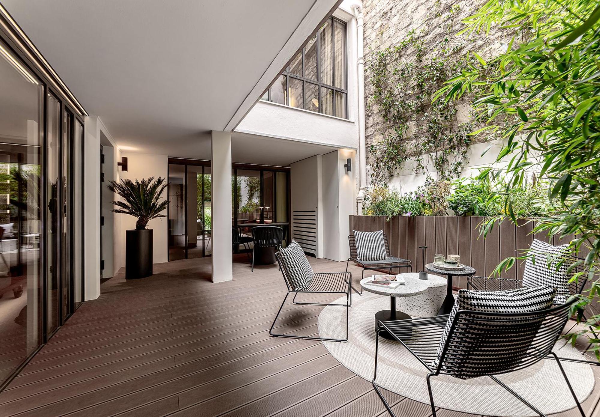 Apartment Luxury In Old Marais, 3 Bedroom Patio, Sauna, Fitness Room, Ac