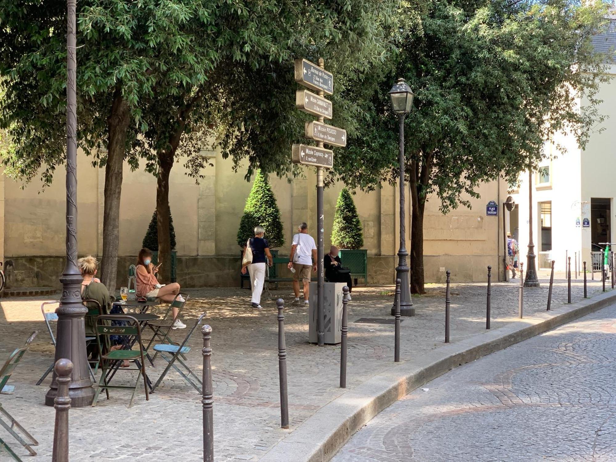 Luxury In Old Marais, 3 Bedroom Patio, Sauna, Fitness Room, Ac Apartment
