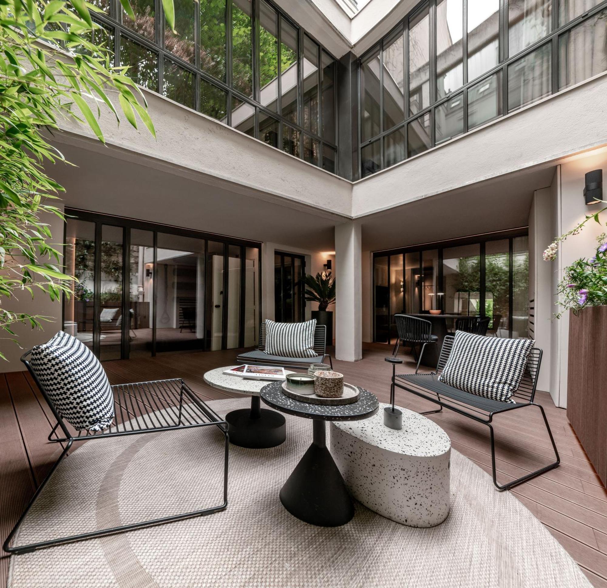 Apartment Luxury In Old Marais, 3 Bedroom Patio, Sauna, Fitness Room, Ac
