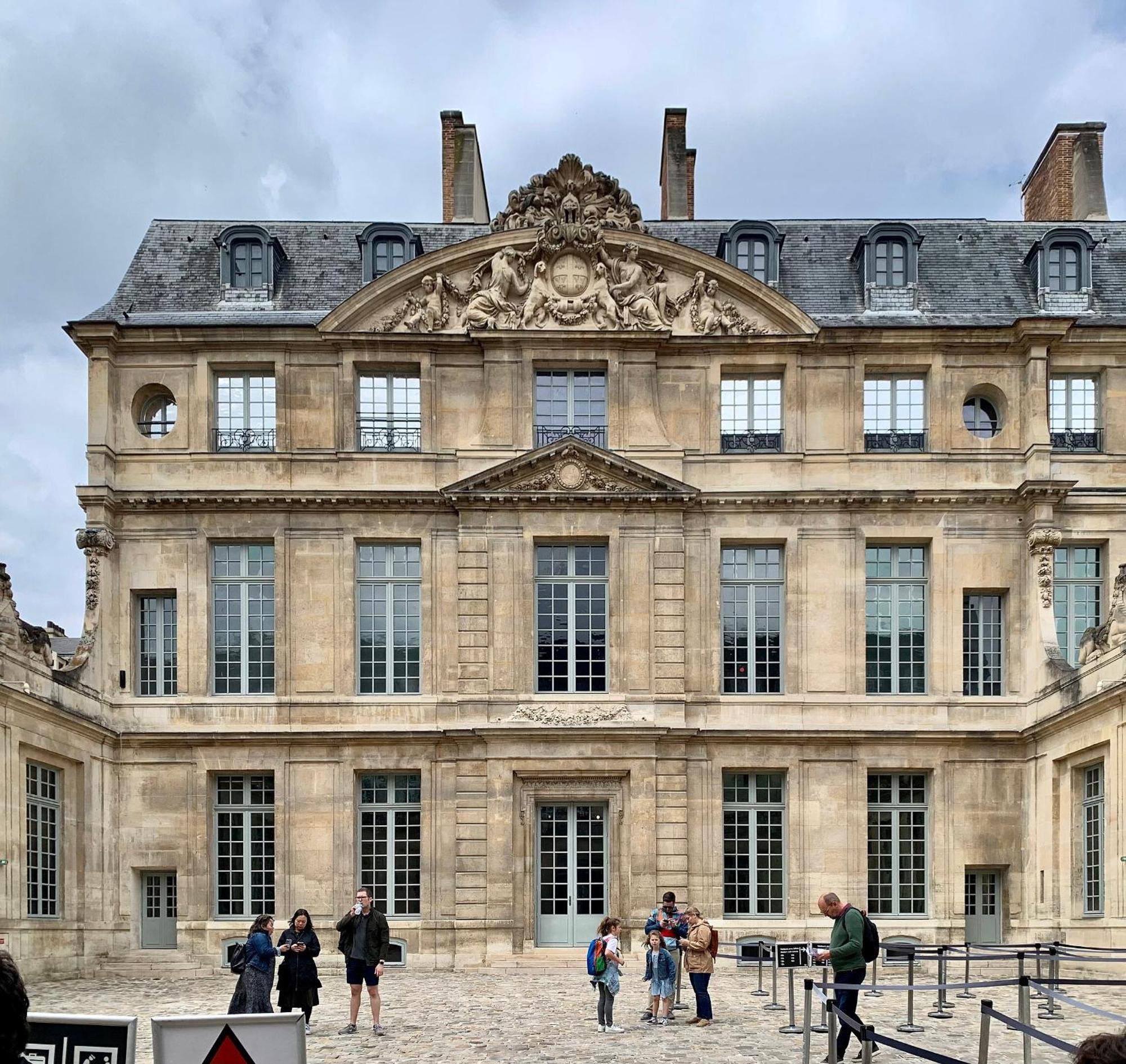 Luxury In Old Marais, 3 Bedroom Patio, Sauna, Fitness Room, Ac Apartment *
